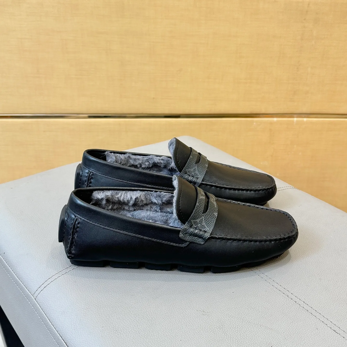Factory price: 460💰【LV】Autumn and winter style fur integrated 2025 men's beanie shoes (top version on the market) calfskin ➕real wool lining original packaging. Size: 38-45